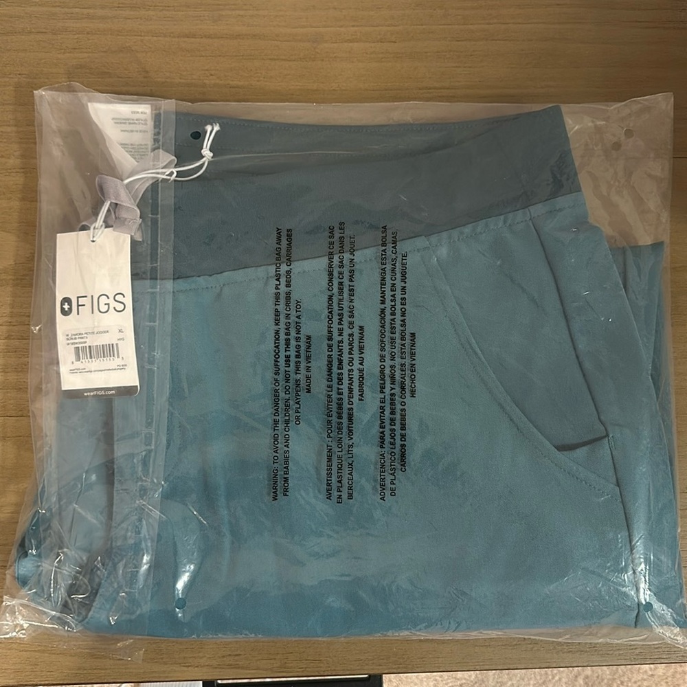 [NWT] Figs Zamora jogger scrub pants Hydrogreen